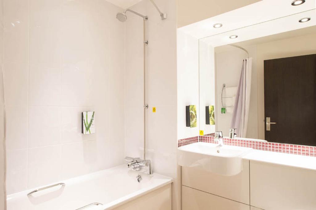 Premier Inn Glasgow East Kilbride - Peel Park Exteriér fotografie